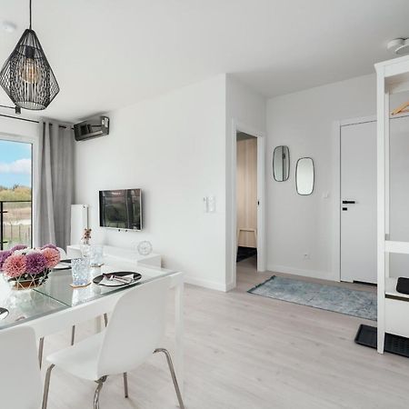 Stara Cegielnia Lake View Apartment By Renters Prestige Познань Экстерьер фото